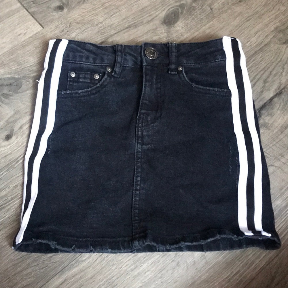 Tilly’s Girls Black/White Tight Fitted Skirt